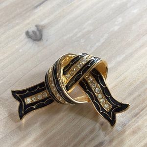 Joan Rivers Knot Brooch